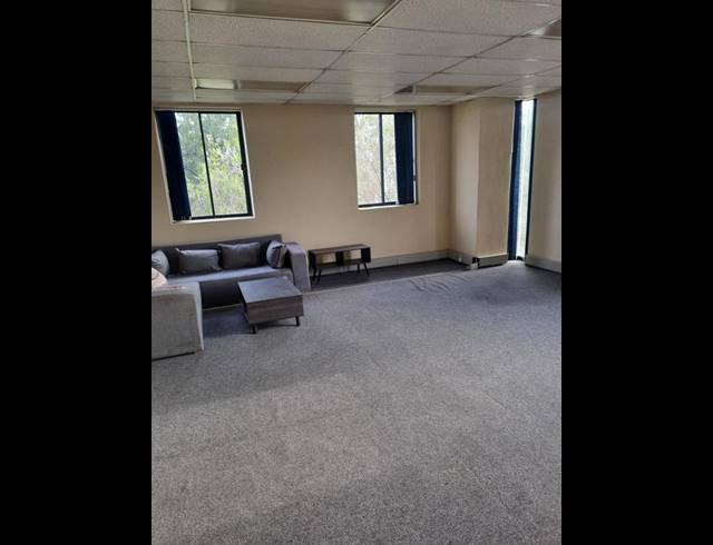 BUSINESS PROPERTY TO RENT IN BEDFORD GARDENS